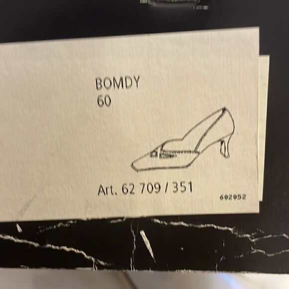 PETER KAISER PEARLY BONE COLORED PUMPS. NEW - Picture 8 of 9